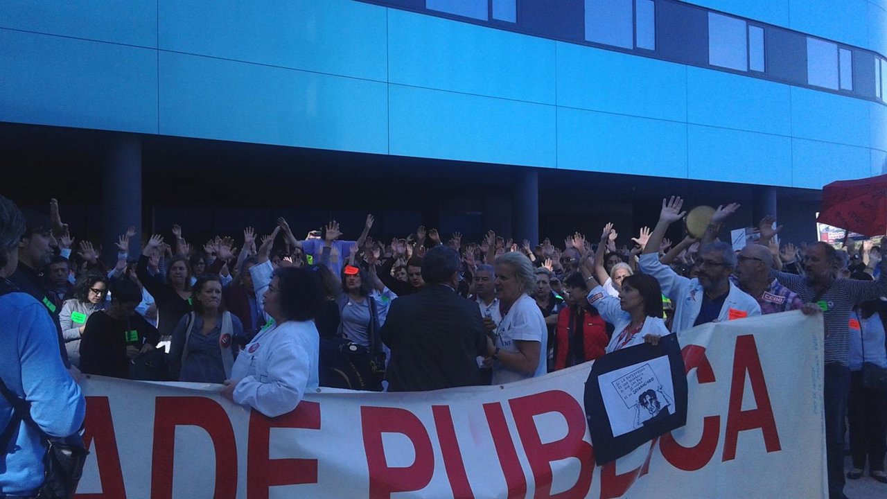 Protesta durante la huelga en el CHUVI