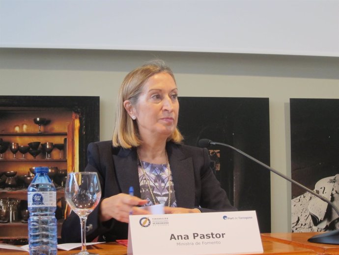 La ministra Ana Pastor en las jornadas de Fape en Tarragona 