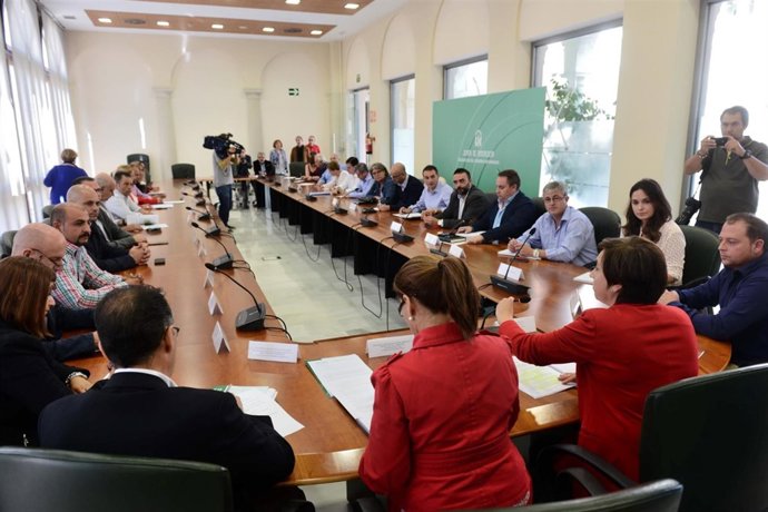 Nota Y Fotos/ La Junta Presenta El Borrador Del Plan Especial De La Vega A Los 2