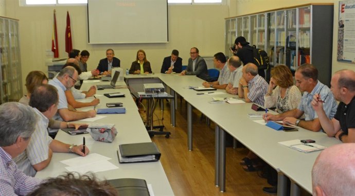 La consejera de Educación preside comisión de directores de Educación Secundaria
