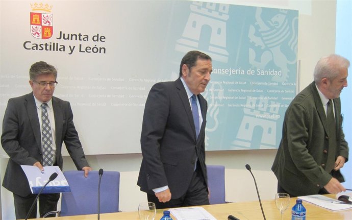 Sáez Aguado, en el centro de la imagen