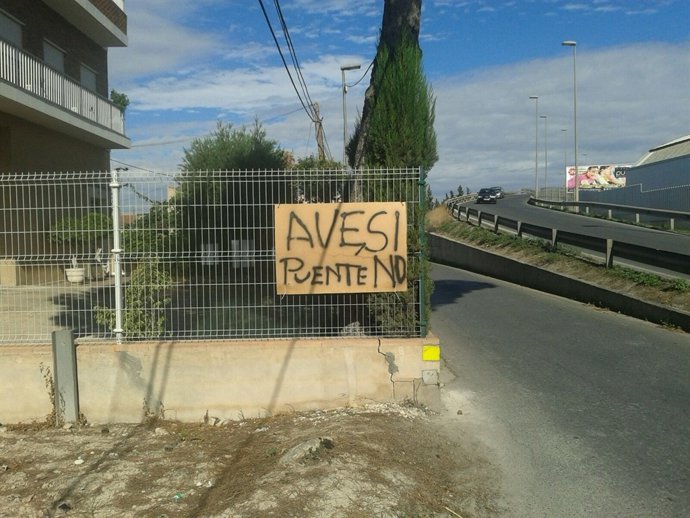 Cartel contra el puente del AVE