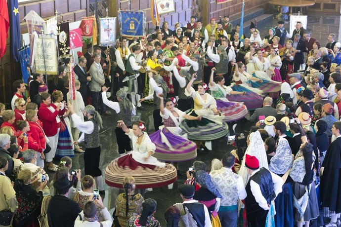 El alcalde ha recibido a las Casas Regionales tras la Ofrena de Frutos