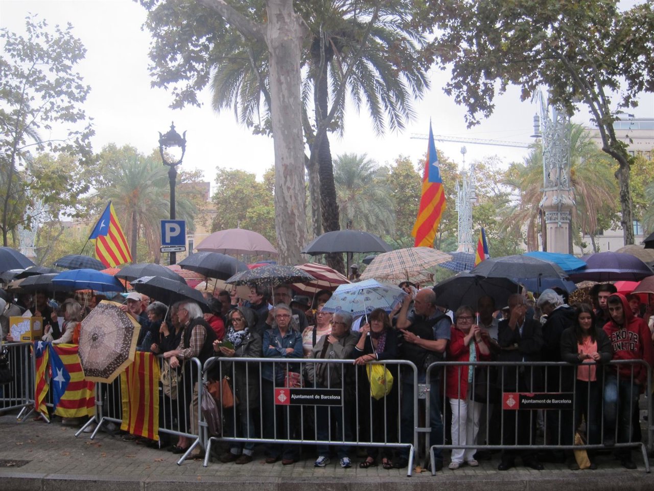 Concentración ante el TSJC de apoyo a Joana Ortega (Palau de Justícia)