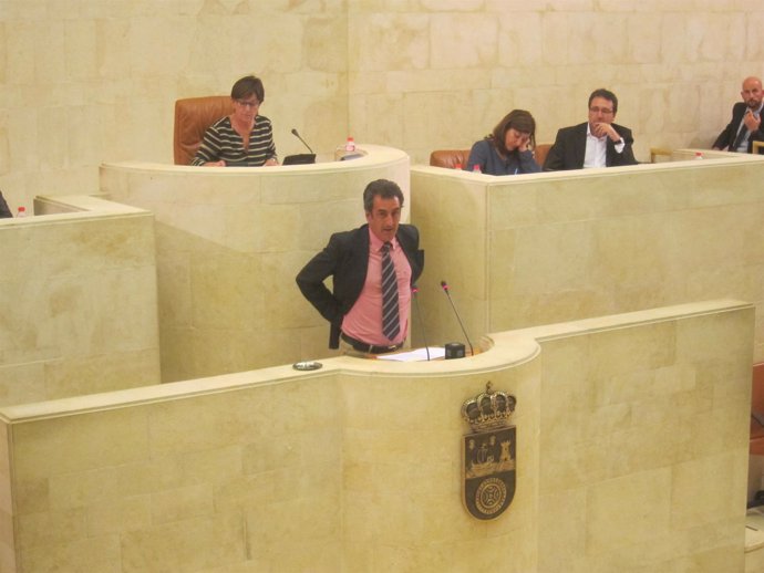 Francisco Martín en el Pleno del Parlamento de Cantabria