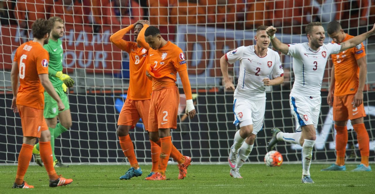 Holanda, sin Eurocopa en 2016