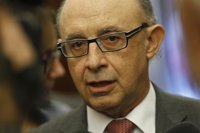 El PP, sobre Montoro: Nos pagan por resolver problemas y no para mirarnos el ombligo