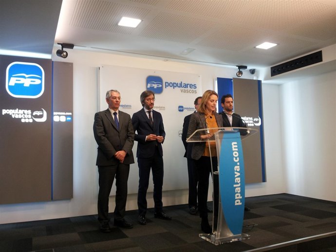 Arantza Quiroga y miembros de la actual Ejecutiva