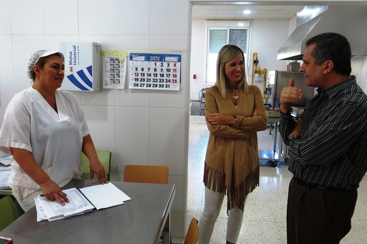 PATRICIA  ALBA DELEGADA EDUCACIÓN VISITA RESIDENCIA ESCOLAR JUNTA EN MÁLAGA