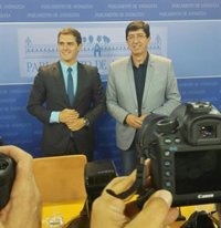 Rivera niega que C's vaya a entrar en el Gobierno andaluz y dice que han hecho más en 6 meses "que el PP-A en 30 años"