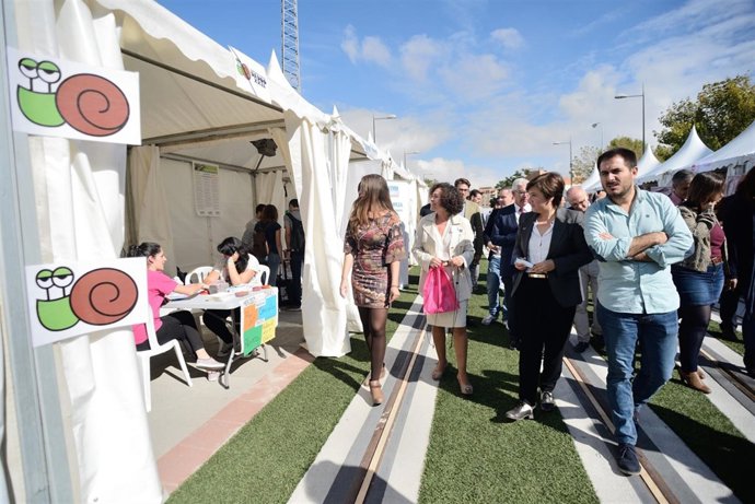 El director del IAJ este miércoles en la feria de asociaciones.