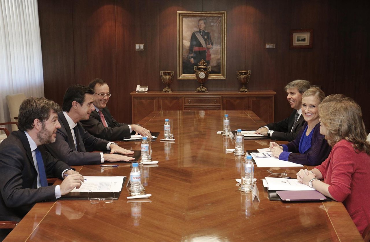 CRISTINA CIFUENTES se reúne con el Ministro Soria en el Ministerio de Industria 