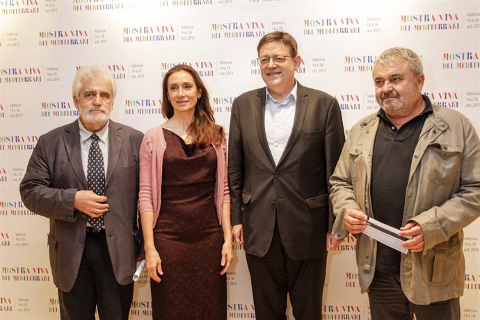 Puig junto a miembros de la Mostra