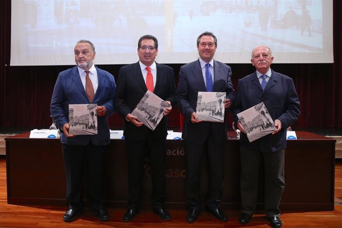 Espadas y Pulido presentan el libro sobre la sede de la Fundación Cajasol