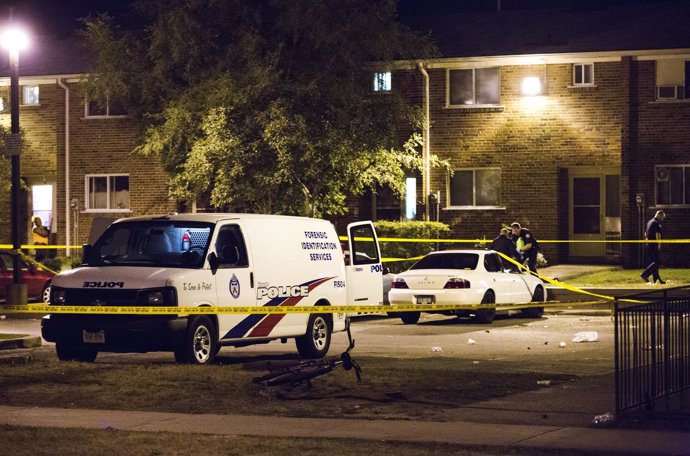 Policía de Toronto, Canadá en un tiroteo