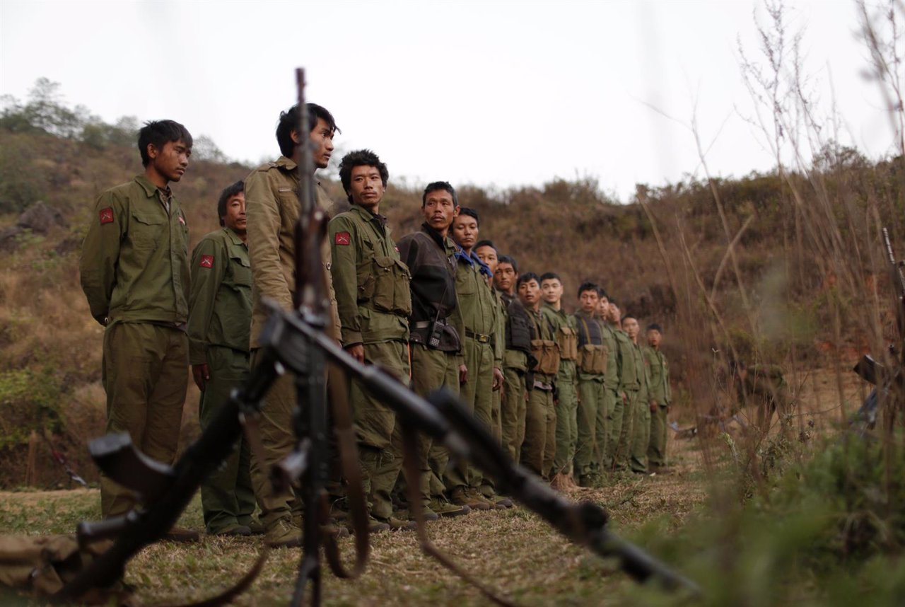 Soldados rebeldes del Ejército de la Alianza Democrática Nacional de Birmania
