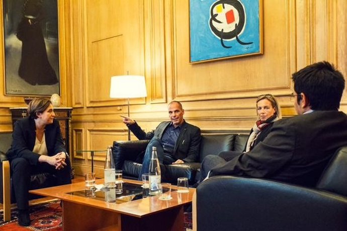 Ada Colau reunida con Yanis Varoufakis