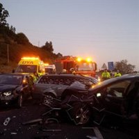 Retenciones en la A-8 por un accidente con 9 vehículos