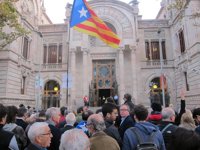 Junqueras arropa a Mas ante el TSJC para defender "democracia, urnas y derecho a voto"