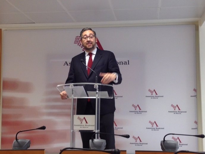 El portavoz del PP en la Asamblea Regional, Víctor Manuel Martínez