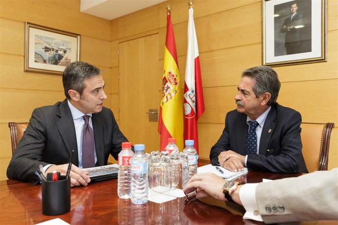 Presidente de Global Steel y Revilla 