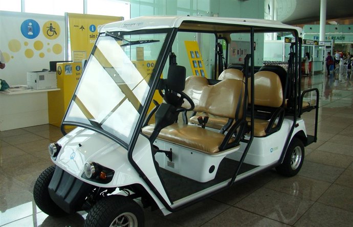 Vehículo eléctrico para personas con movilidad reducida en el A. De Barcelona