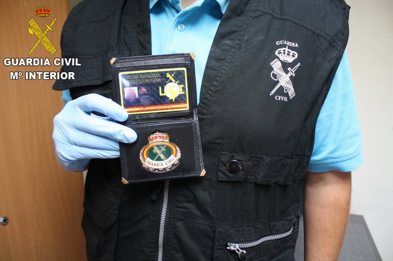 Detenida una persona que simulaba ser guardia civil para comprar armas