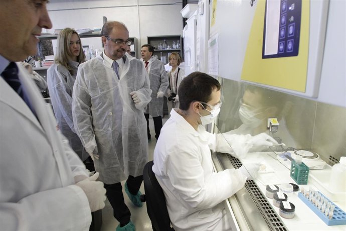 El presidente de Aragón visita el IA2.
