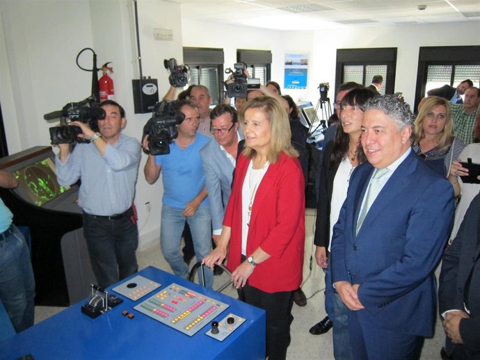 La ministra de Empleo, Fátima Báñez, en Isla Cristina (Huelva). 