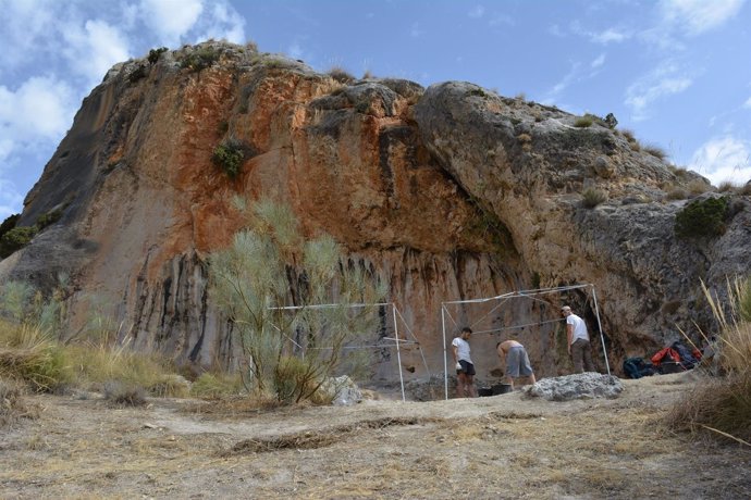 Excavaciones arqueológicas en la cueva de Bedmar