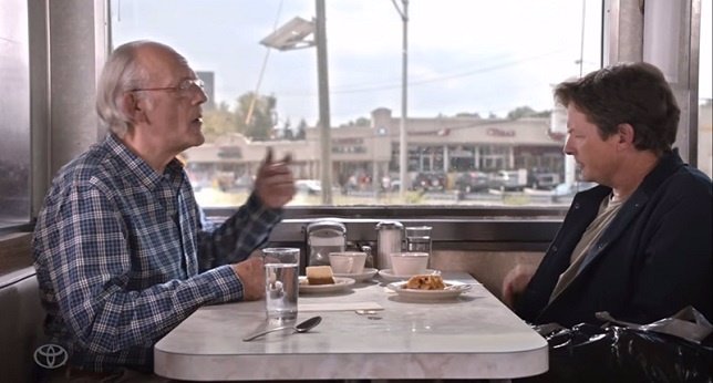 Marty McFly y Doc Brown charlan sobre su 'Regreso al Futuro'