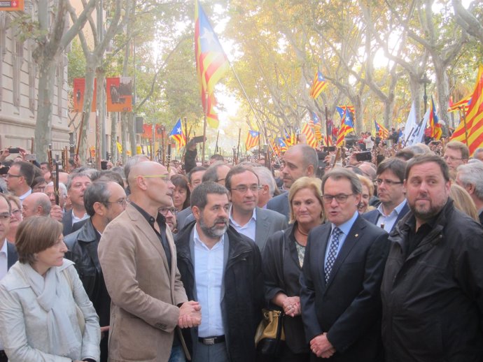 Artur Mas junto a Núria de Gispert, Raül Romeva, Oriol Junqueras, Josep Rull, Ca