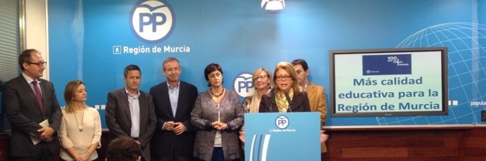 Sánchez-Mora, su equipo directivo y, Pelegrín en la rueda de prensa