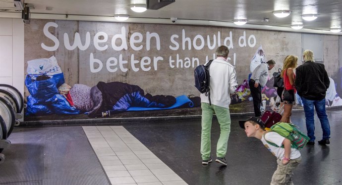 Personas sin hogar en una estación de metro de Estocolmo