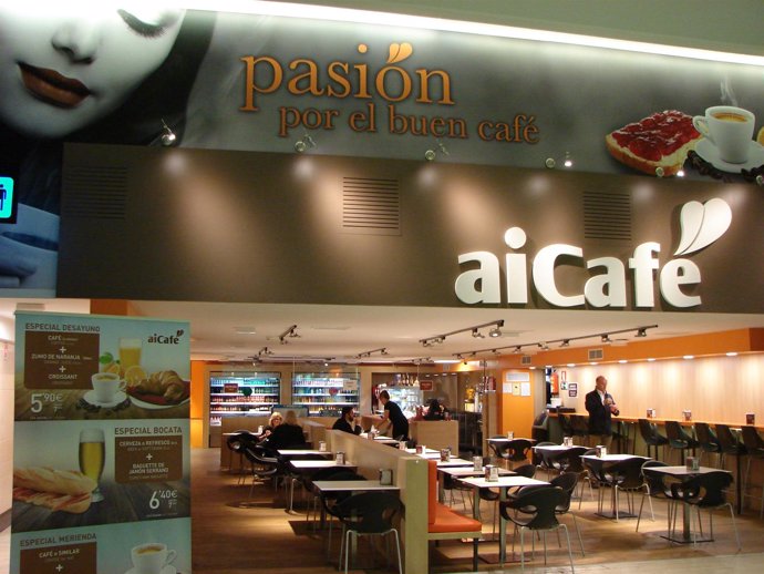 Cafetería del vestíbulo de llegadas del aeropuerto de Sevilla
