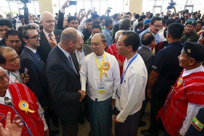 El presidente de Birmania, Thein Sein, en la firma del acuerdo de paz