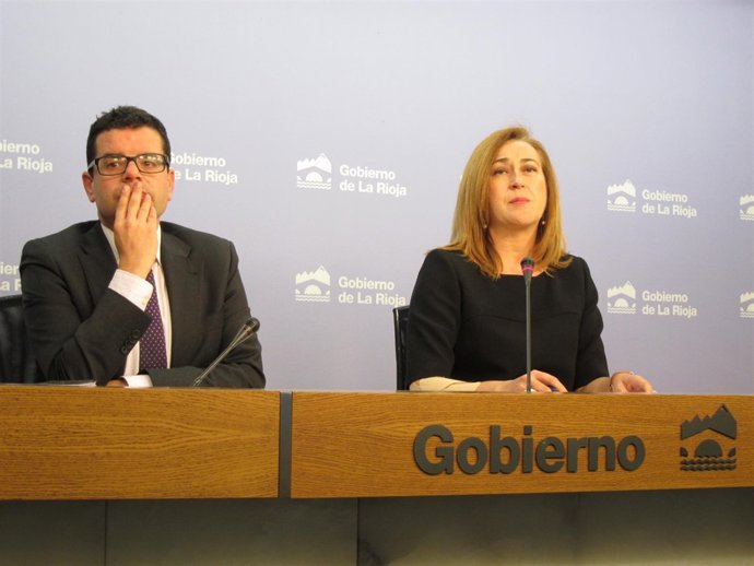 La portavoz del Gobierno con el consejero de Administración Pública