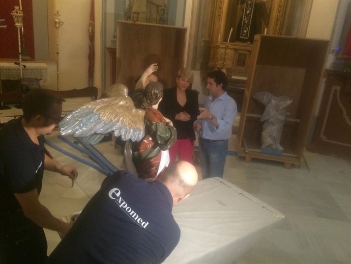 Embalajade de las piezas de Los ángeles y la custodia de San Juan de Dios