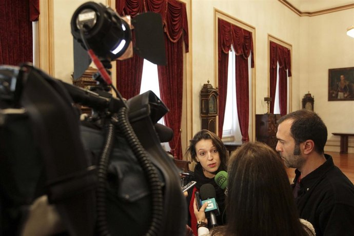 La edil de la Marea Atlántica en declaraciones a los medios