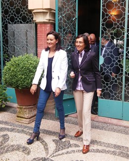 Rosa Aguilar (dcha.) y Rafi Crespín en la Delegación de la Junta en Córdoba