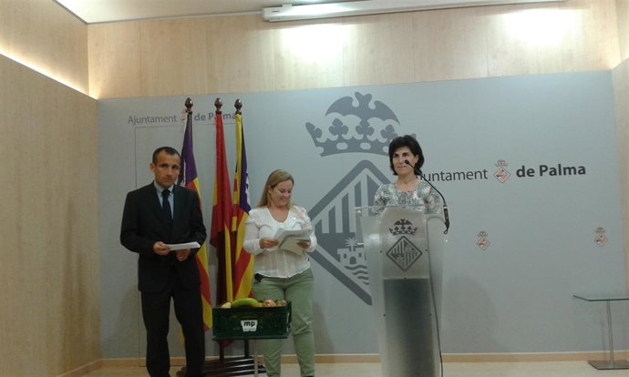 La regidora de Sanidad y Consumo, Antònia Martín, en rueda de prensa