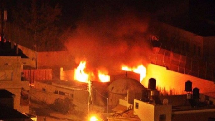 Jovenes palestinos incendian la tumba del patriarca José