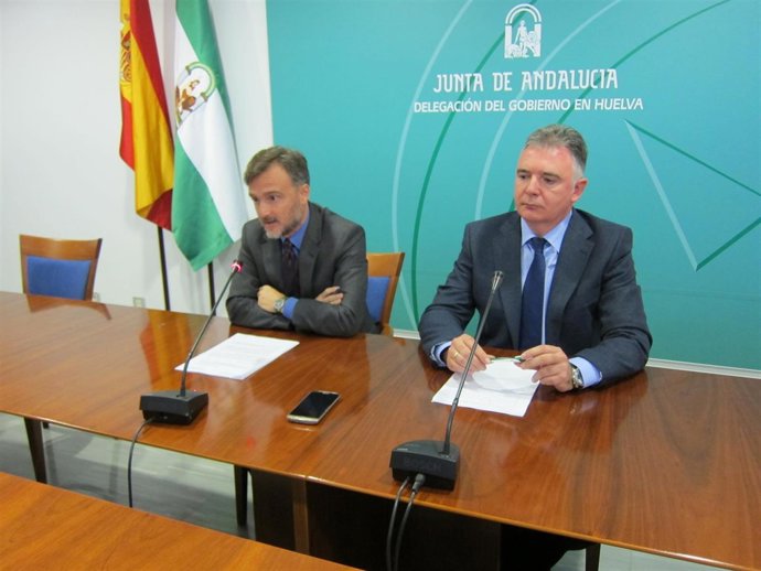 El consejero de Medio Ambiente, José Fiscal, junto a Francisco J. Romero. 