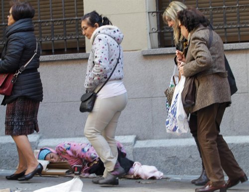 Pobreza, pobre, indigente, mendigo, sin techo, persona pidiendo en la calle