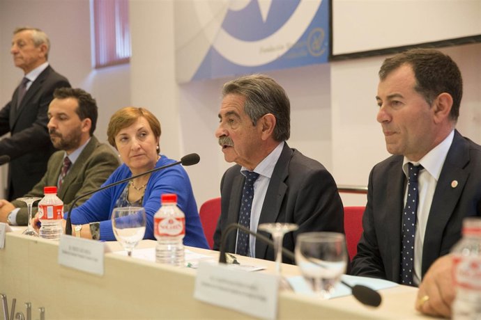 Revilla durante el acto con los donantes