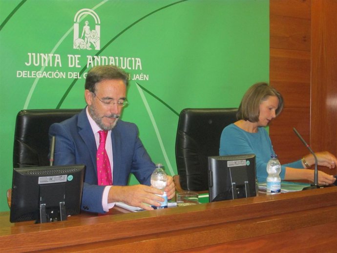 Felipe López y Ana Cobo en la presentación de los prespuestos