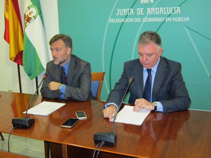 El consejero de Medio Ambiente, José Fiscal, junto a Francisco J. Romero. 