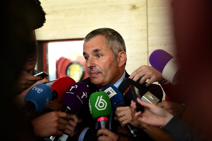 Francisco Canal, con los medios  en el sorteo de la copa del rey