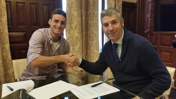 Aduriz y Urrutia firman la renovación