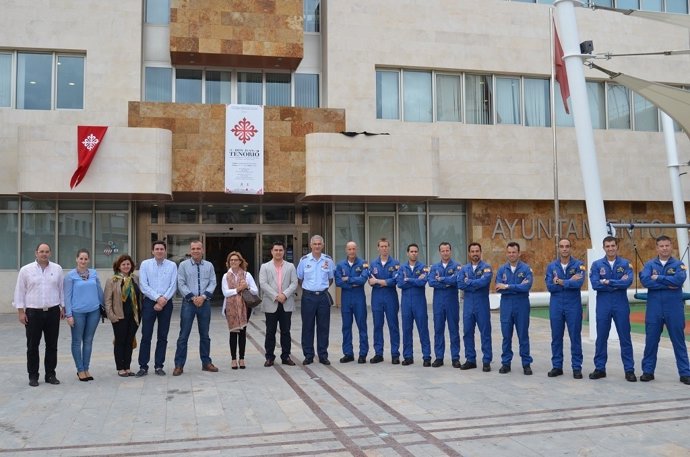 San Javier se vuelca con la Patrulla Acrobática Águila